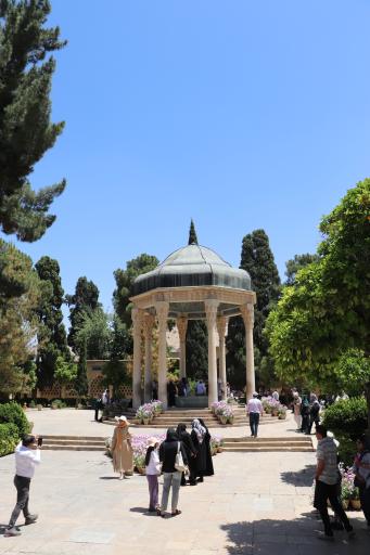 عکس آرامگاه حافظ شیرازی