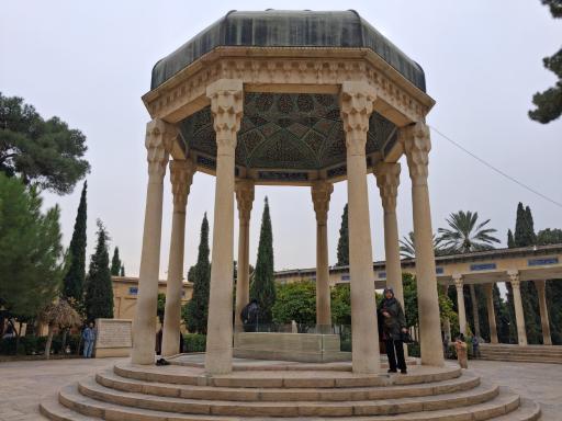 عکس آرامگاه حافظ شیرازی