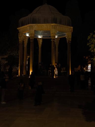 عکس آرامگاه حافظ شیرازی