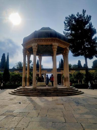 عکس آرامگاه حافظ شیرازی