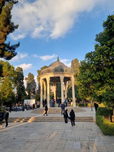 عکس آرامگاه حافظ شیرازی