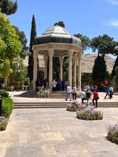عکس آرامگاه حافظ شیرازی