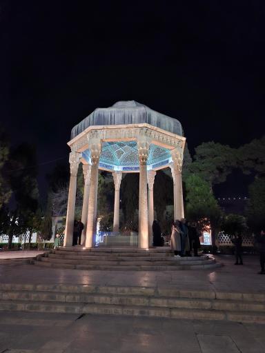 عکس آرامگاه حافظ شیرازی