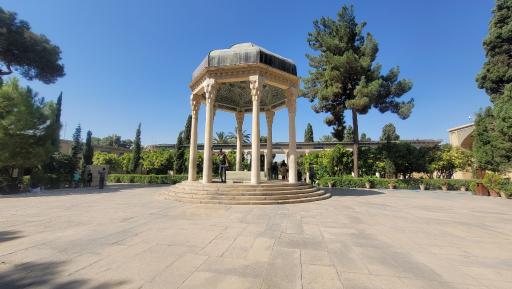 عکس آرامگاه حافظ شیرازی