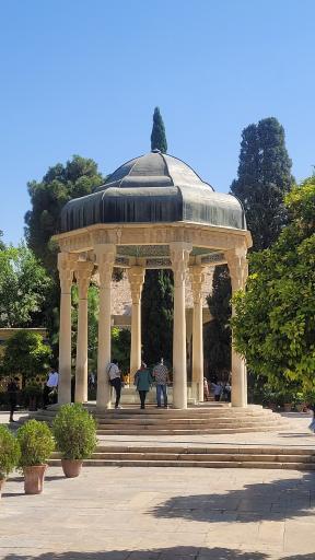 عکس آرامگاه حافظ شیرازی