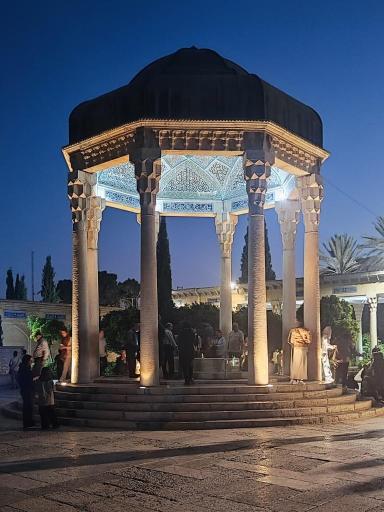 عکس آرامگاه حافظ شیرازی