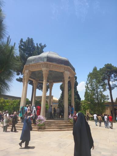 عکس آرامگاه حافظ شیرازی
