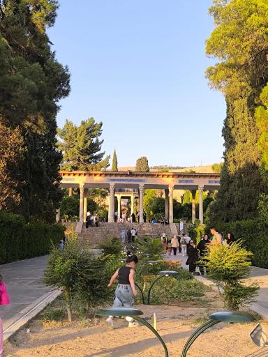 عکس آرامگاه حافظ شیرازی