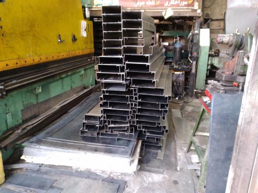 عکس کارگاه صنعتی پیشتاز خم و برش ورق فلاشینگ 