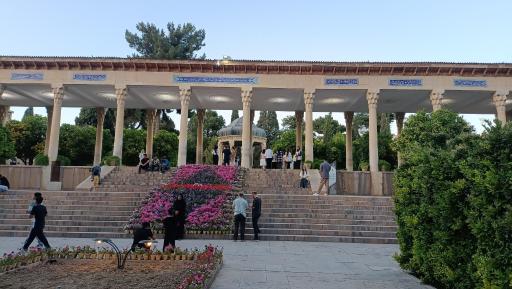 عکس آرامگاه حافظ شیرازی