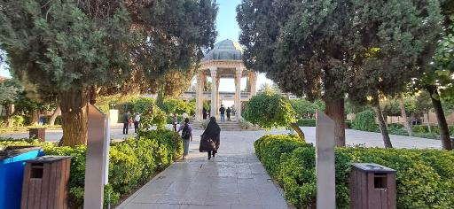 عکس آرامگاه حافظ شیرازی