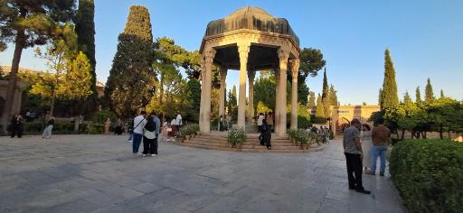 عکس آرامگاه حافظ شیرازی