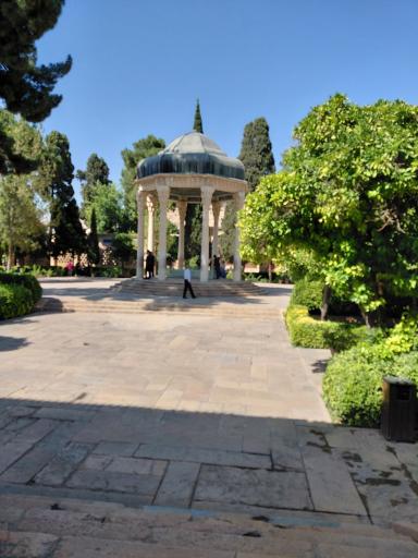 عکس آرامگاه حافظ شیرازی