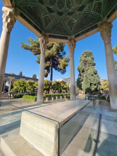عکس آرامگاه حافظ شیرازی