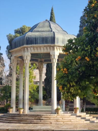 عکس آرامگاه حافظ شیرازی