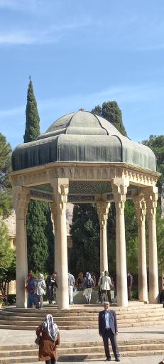 عکس آرامگاه حافظ شیرازی