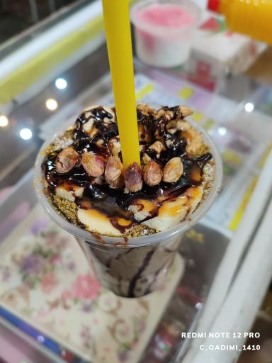 آبمیوه طبیعی و بستنی چهارفصل
