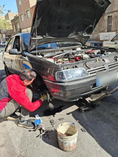 عکس تعمیر بوستر و ترمز شایسته