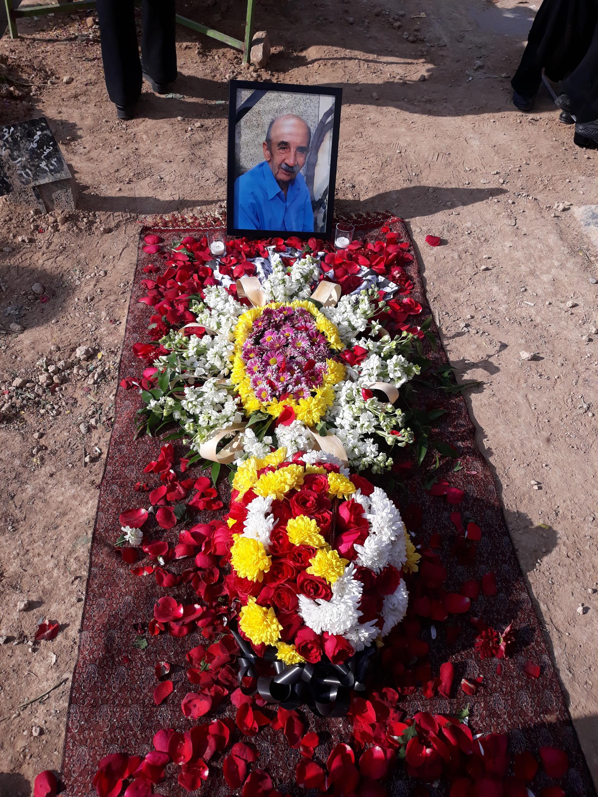 عکس مزار عبدالرسول ولک زاده