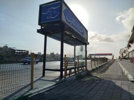 عکس ایستگاه اتوبوس موج های خروشان