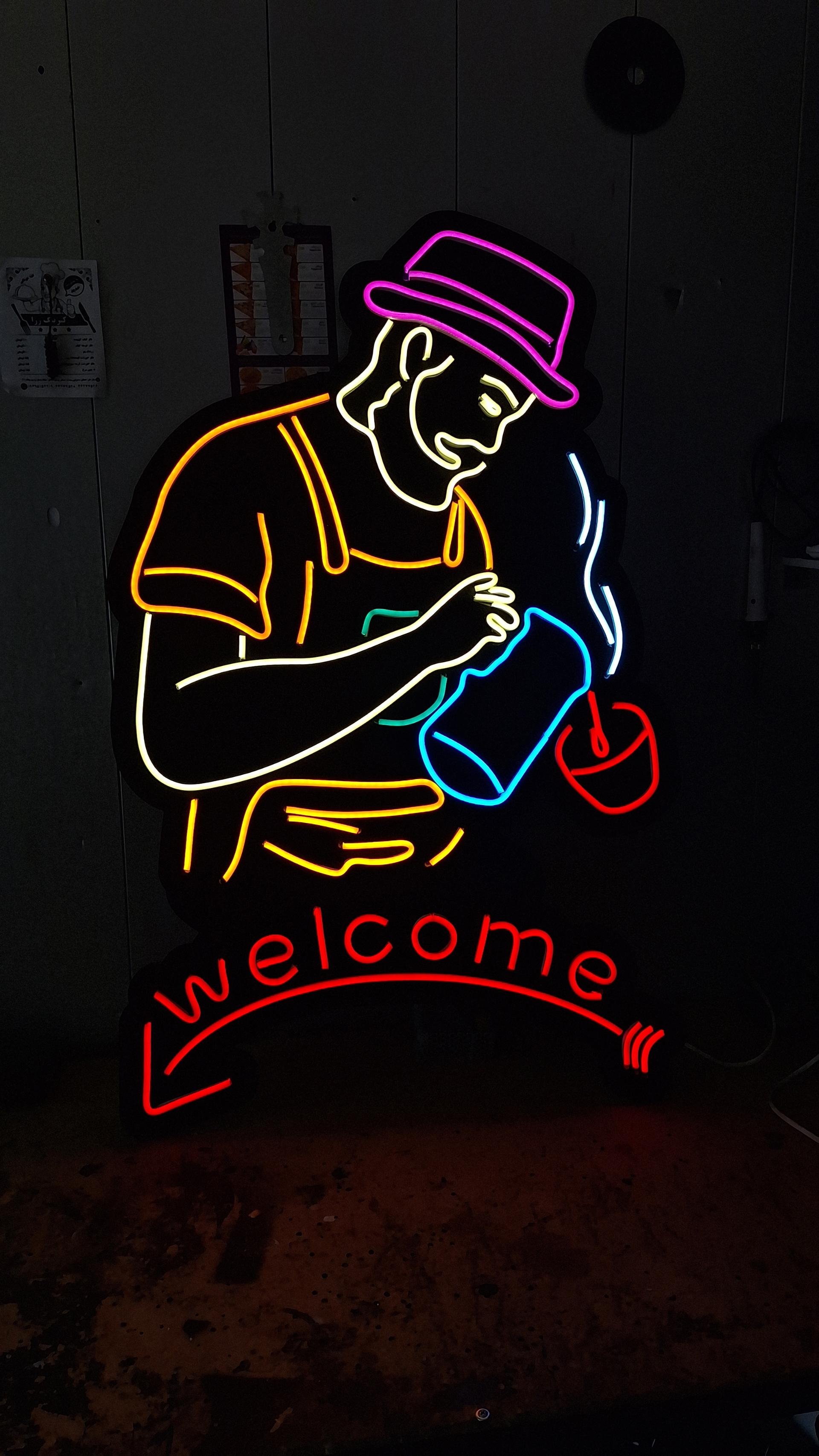 عکس تابلو سازی نئون و متحرک آیرین