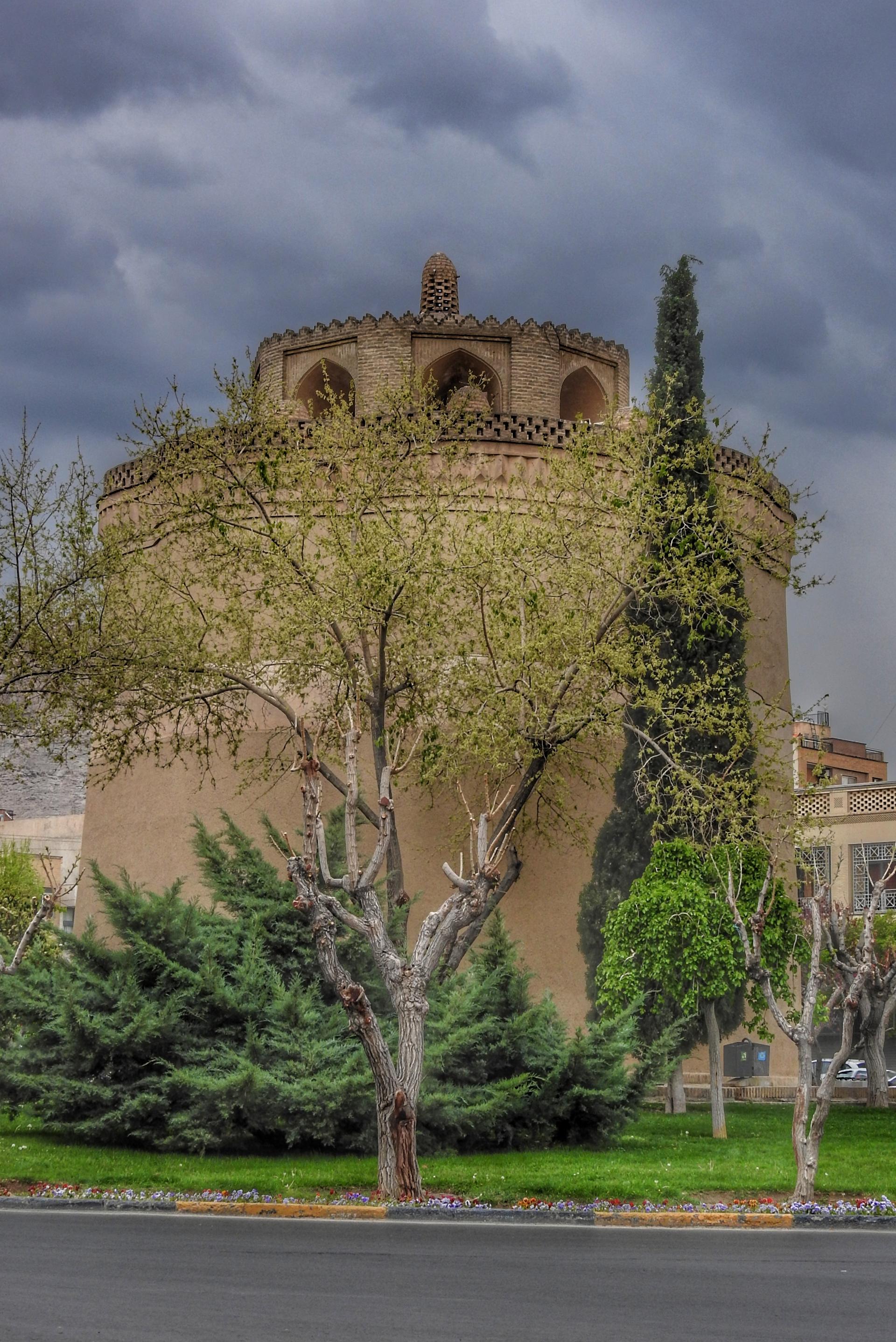 عکس میدان برج مرداویج