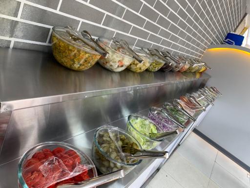 عکس ساندویچ سلف سرویس