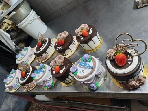 عکس شیرینی سرای گلبرگ