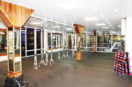 عکس آکادمی ورزشی سپید