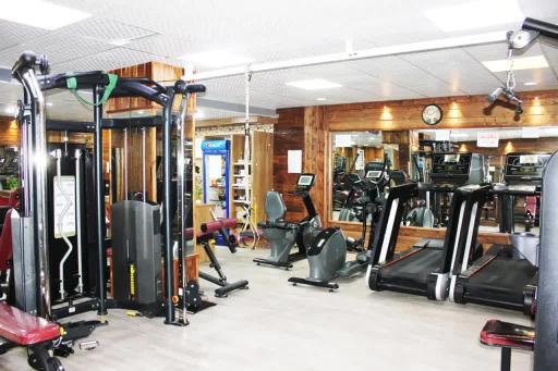 عکس آکادمی ورزشی سپید