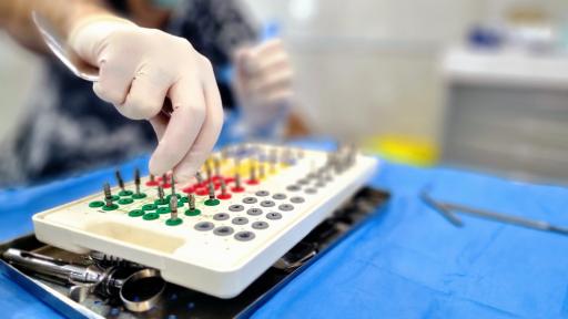 کلینیک تخصصی و فوق تخصصی ایمپلنت تبریز