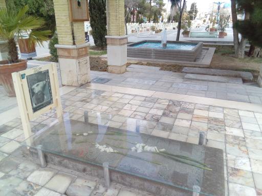 عکس مزار آیت الله رحیم ارباب