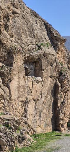 عکس گور دخمه کی کاووس شاه صحنه