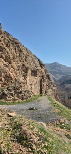 عکس گور دخمه کی کاووس شاه صحنه