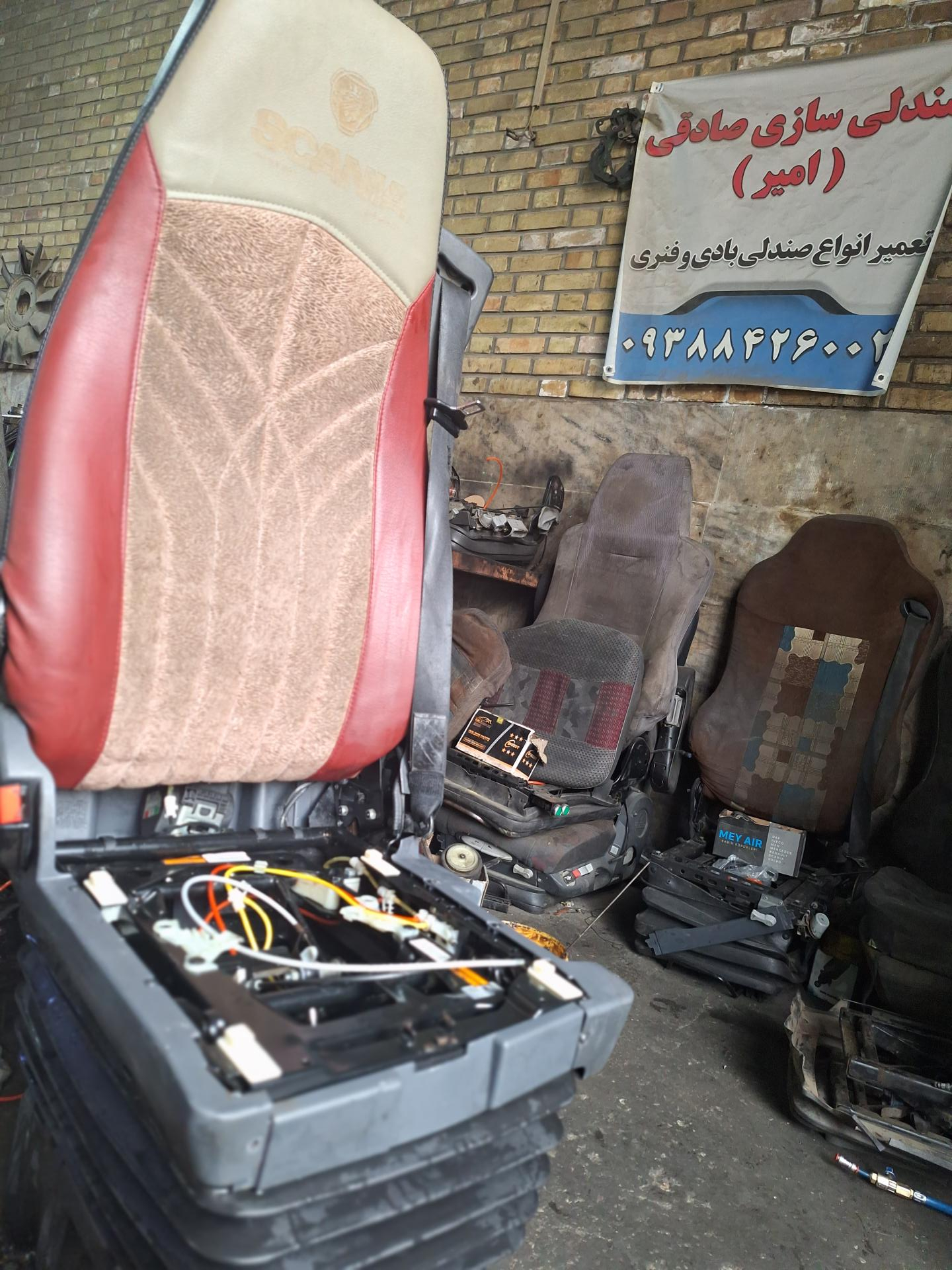 عکس تعمیرات صندلی کامیون