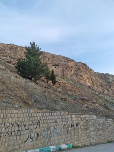 عکس گور دخمه کی کاووس شاه صحنه