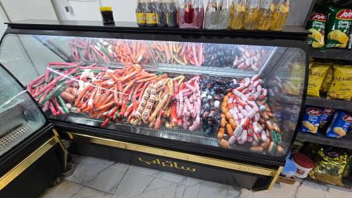 عکس فروشگاه سوسیس و کالباس ساتراپ