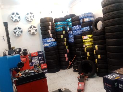 عکس باطری و لاستیک حمید