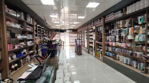 عکس فروشگاه لوازم آرایشی پوپر