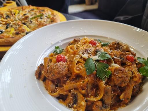 عکس کافه رستوران کارا