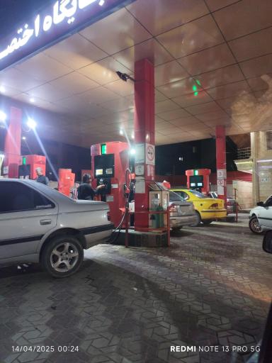 عکس پمپ بنزین عزیزی