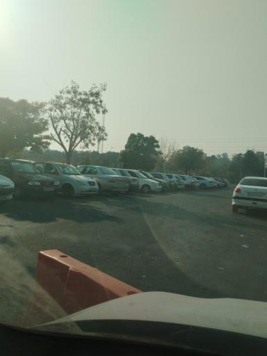 عکس پارکینگ بیمارستان بعثت