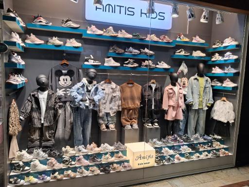 عکس بوتیک کودک و نوجوان آمیتیس