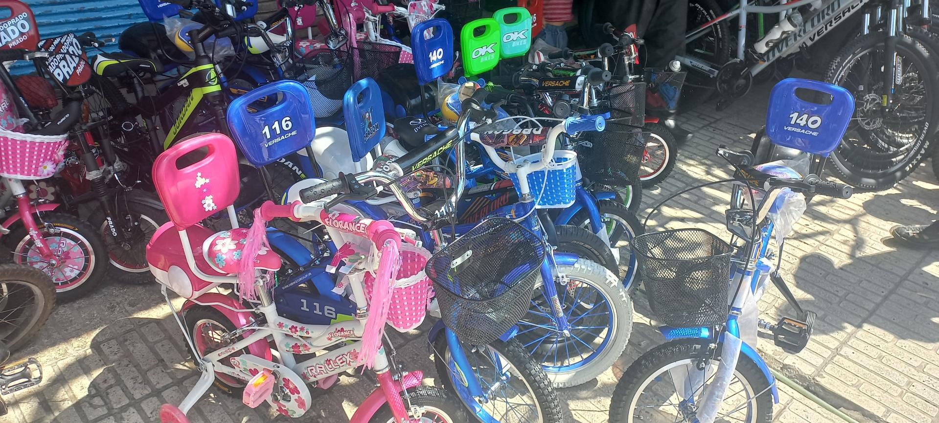 عکس نمایندگی دوچرخه فرزاد پیرزادی