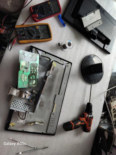 عکس خدمات صوتی و تصویری توس الکترونیک 