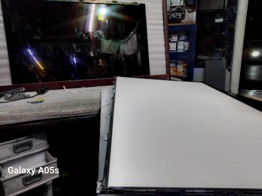 عکس خدمات صوتی و تصویری توس الکترونیک 