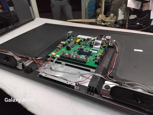 عکس خدمات صوتی و تصویری توس الکترونیک 