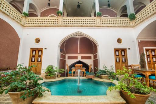 سرای بابا افضل