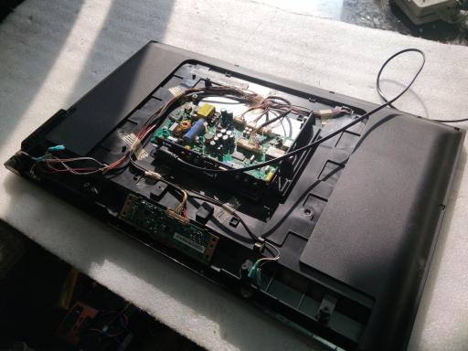 عکس خدمات صوتی و تصویری توس الکترونیک 