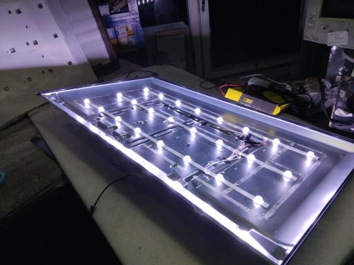 عکس خدمات صوتی و تصویری توس الکترونیک 